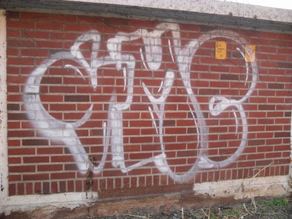 Graffiti Wall - Photo by teaka - IMC, RMT (2013)