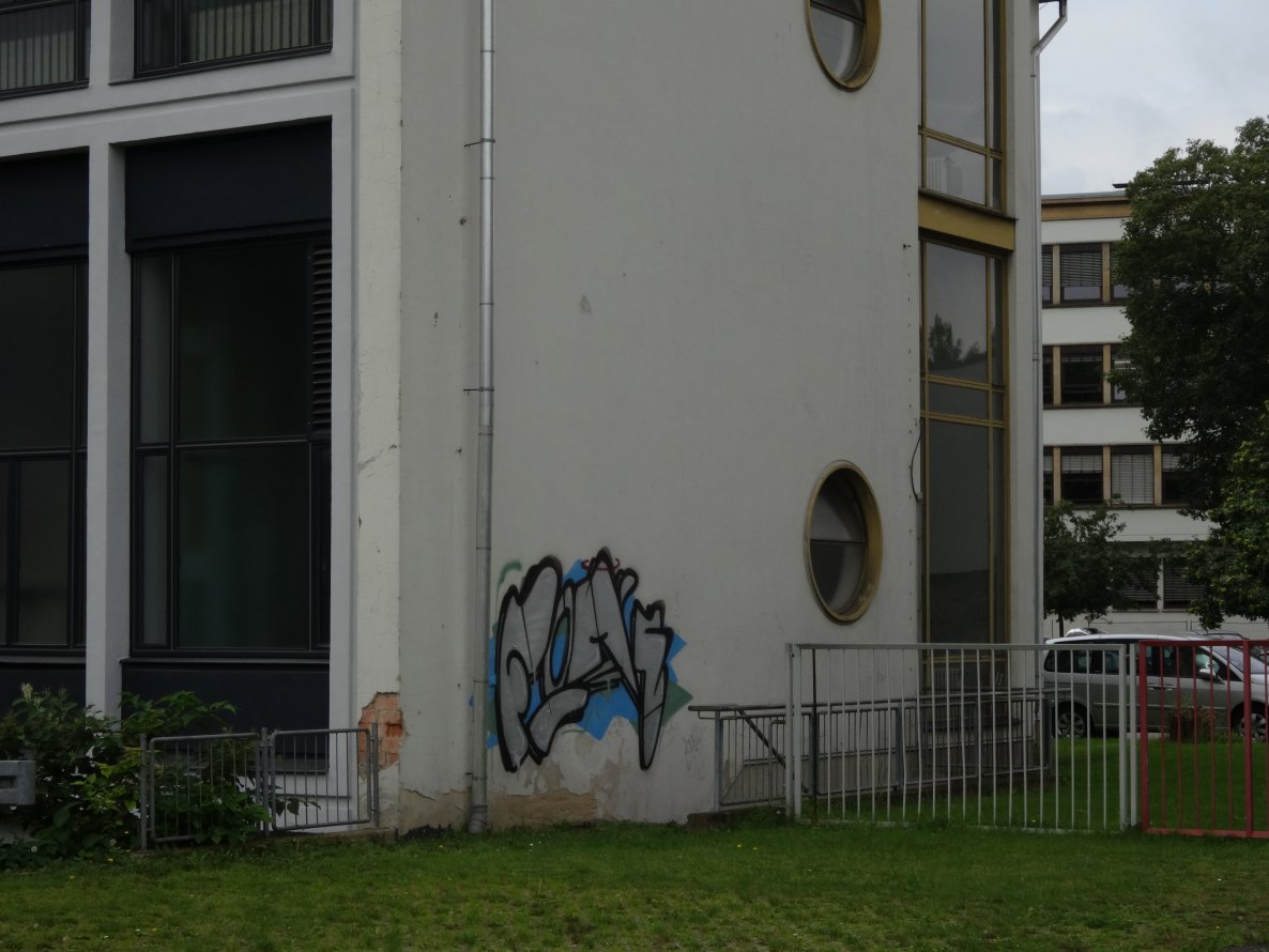 Graffiti Wall - Photo by teaka