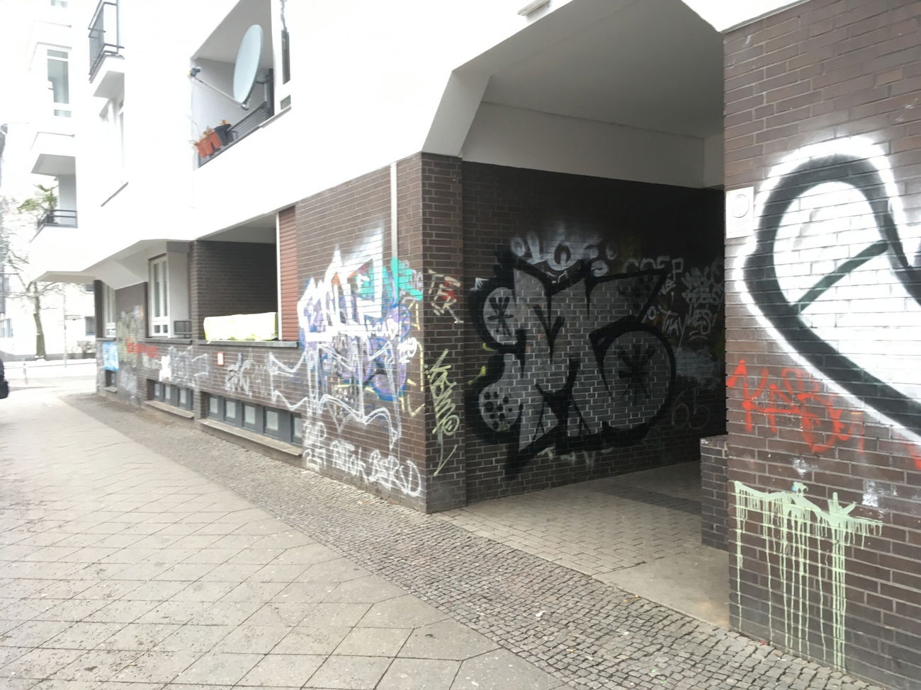 Graffiti Bombing - Photo by teaka - imc