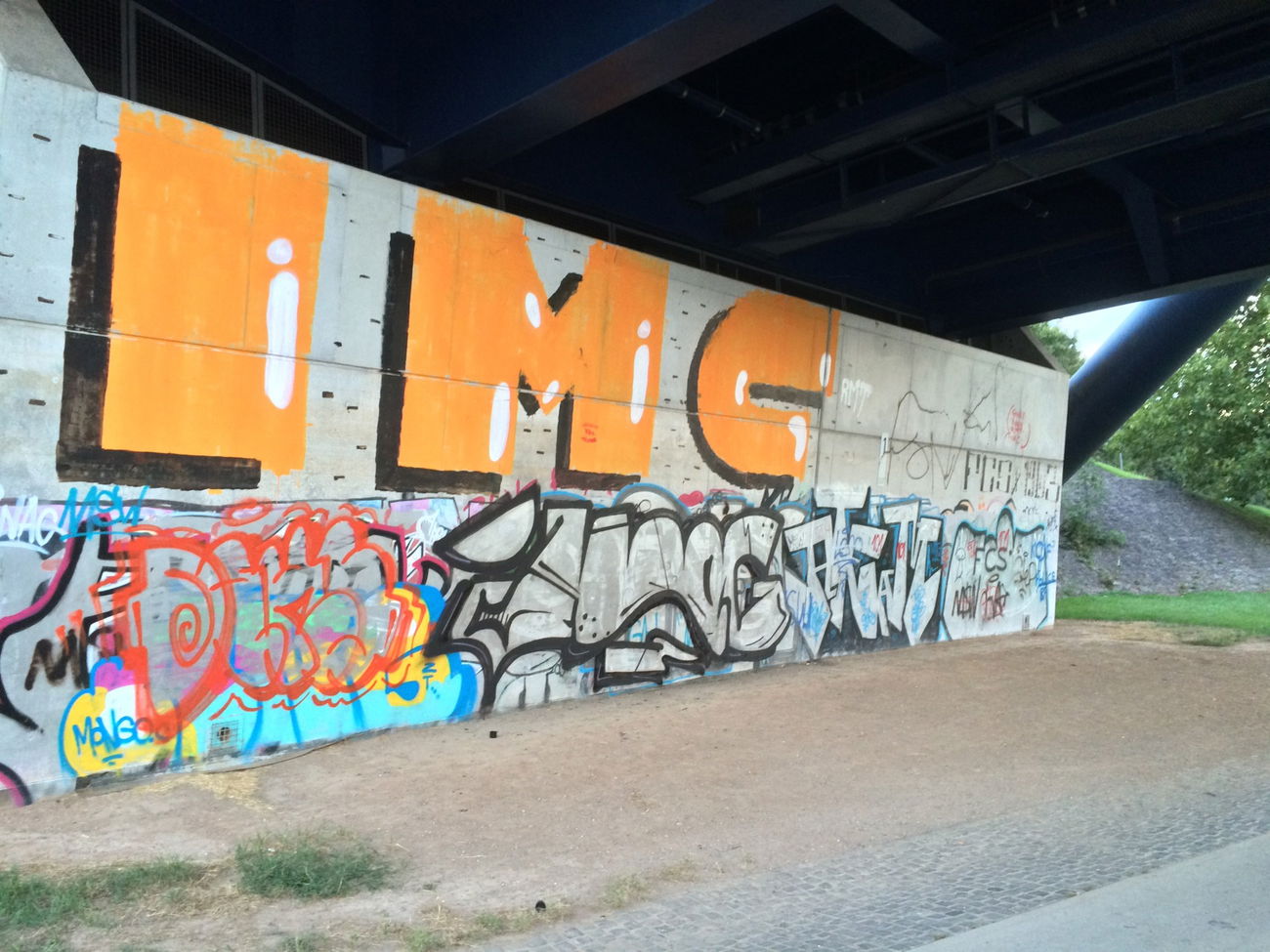 Graffiti Bombing - Photo by teaka