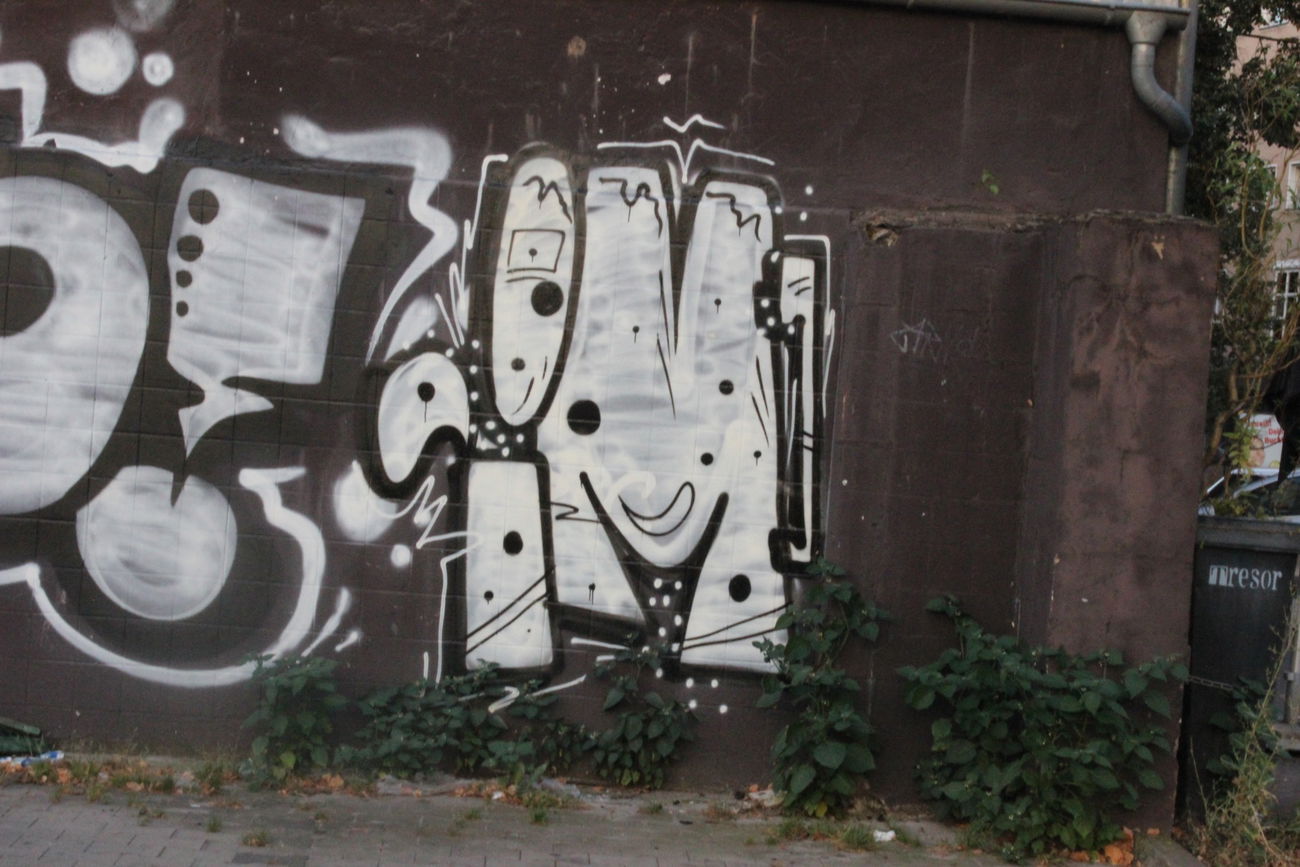 Graffiti Wall - Photo by teaka - imc