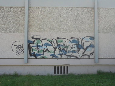 Graffiti Wall - Photo by teaka - imc