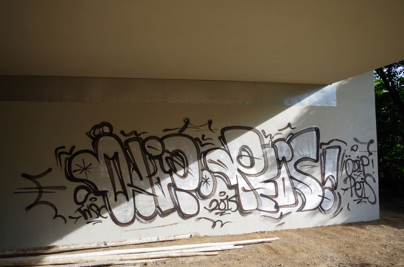 Graffiti Bombing - Photo by teaka - IMC