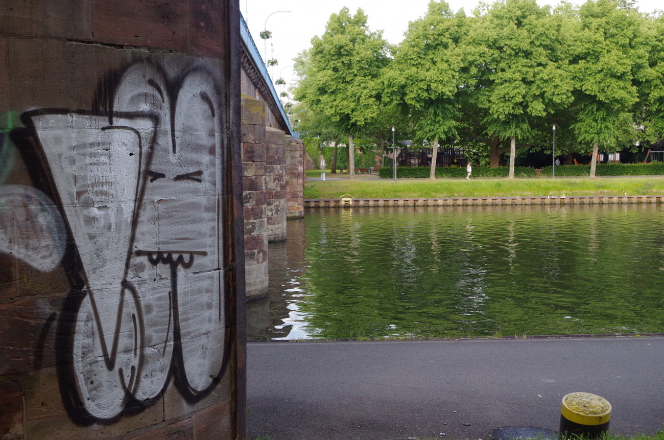 Graffiti Bombing - Photo by teaka - IMC