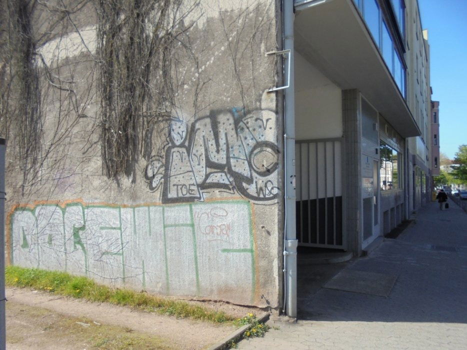 Graffiti Bombing - Photo by teaka - imc