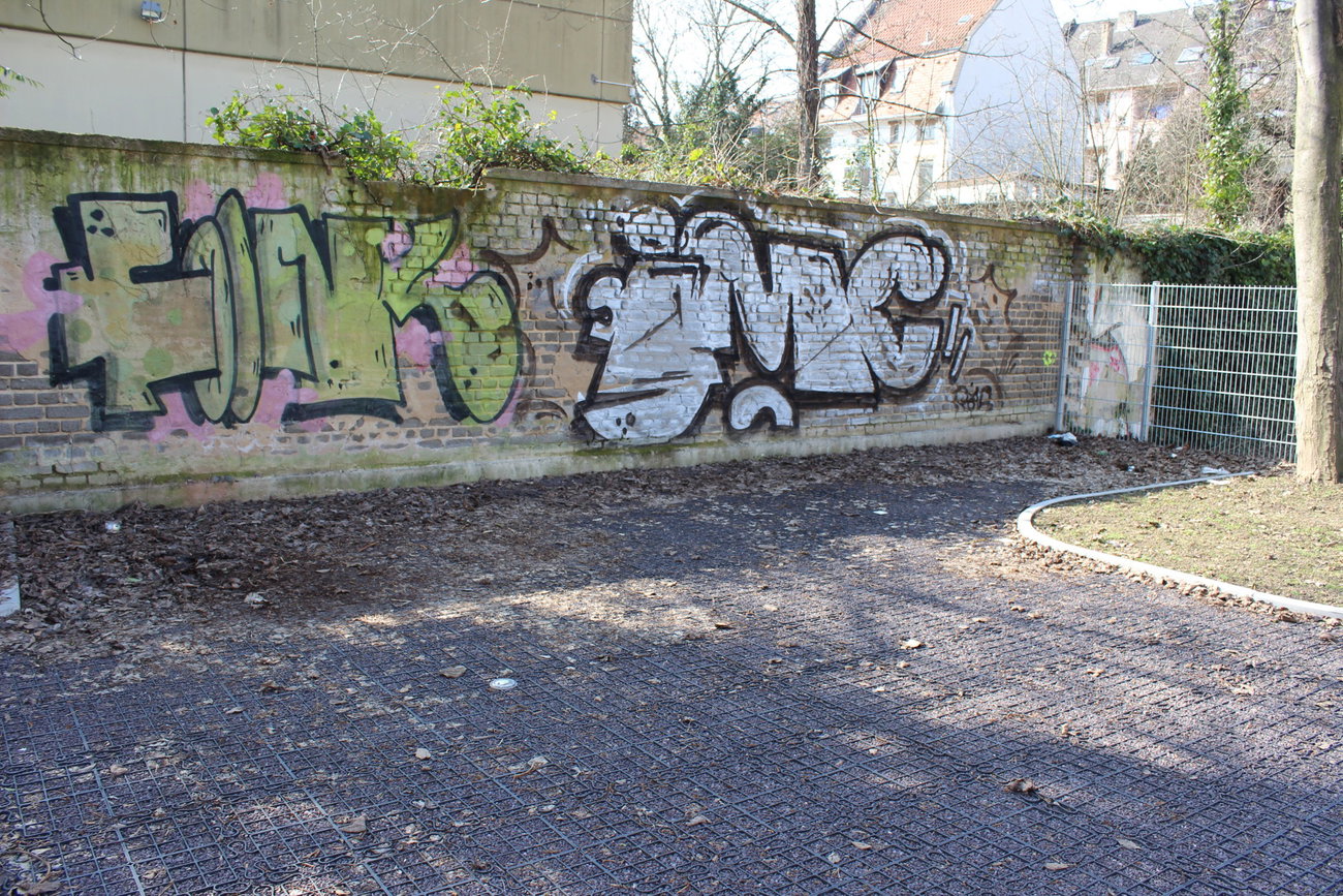 Graffiti Wall - Photo by teaka - imc