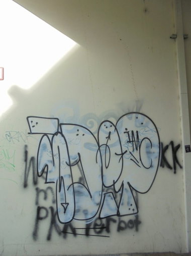 Graffiti Wall - Photo by teaka - imc