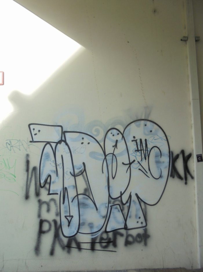 Graffiti Wall - Photo by teaka - imc