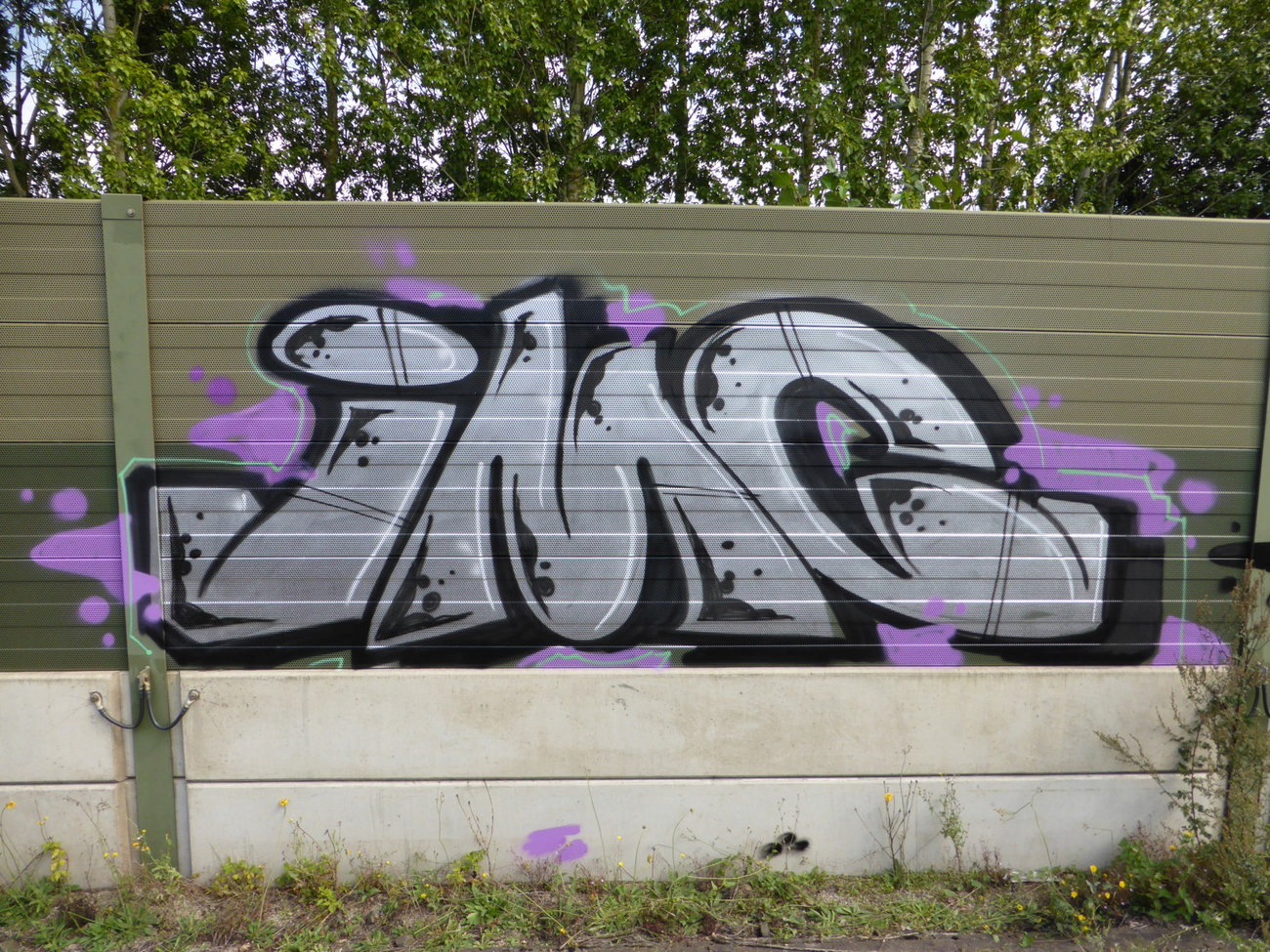 Graffiti Wall - Photo by teaka - IMC
