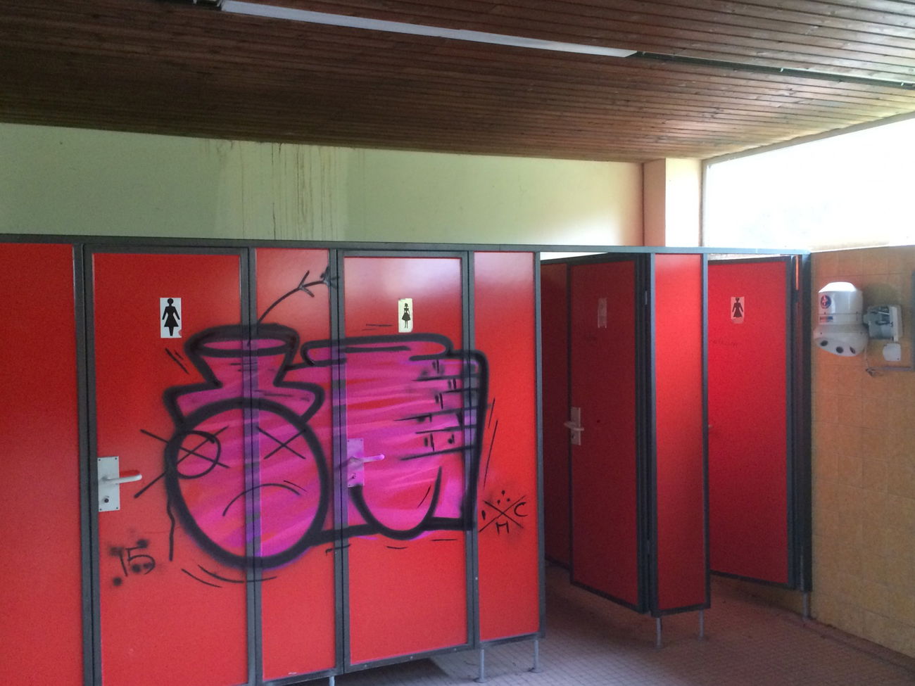 Graffiti Bombing - Photo by teaka - IMC