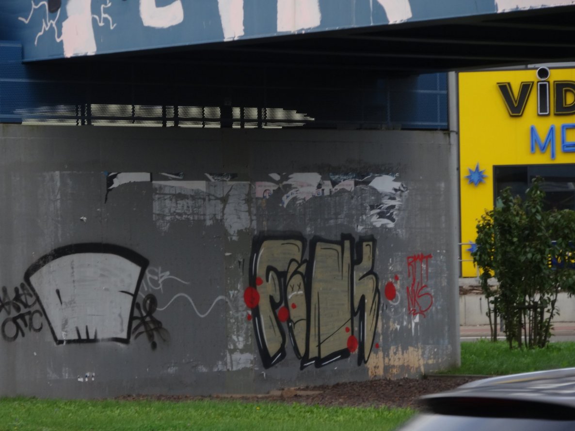 Graffiti Bombing - Photo by teaka