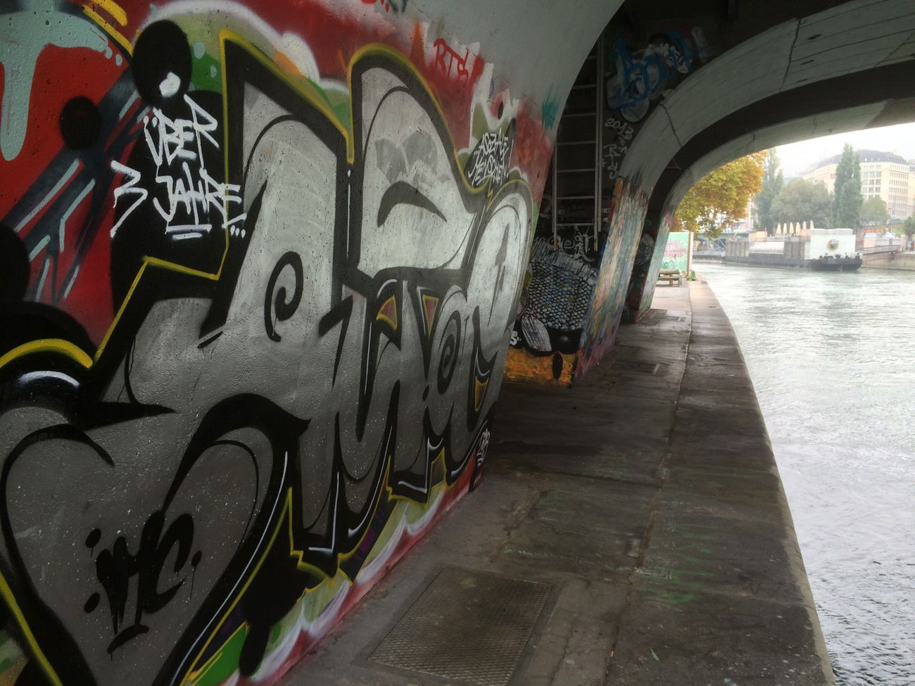 Graffiti Bombing - Photo by teaka