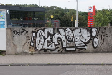 Graffiti Wall - Photo by teaka - imc