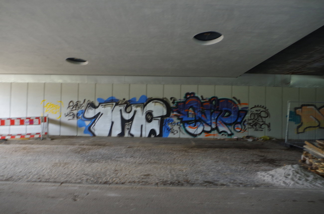 Graffiti Bombing - Photo by teaka - IMC