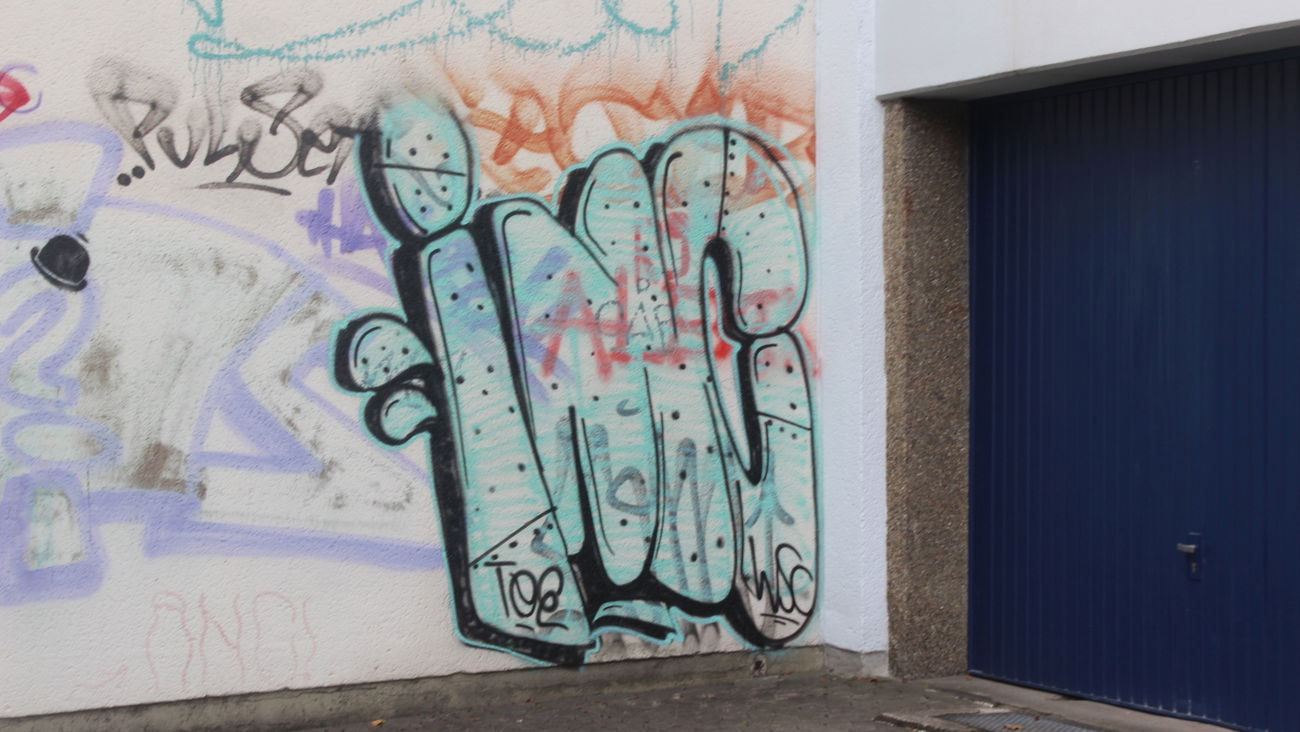 Graffiti Bombing - Photo by teaka - imc