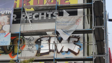 Graffiti Bombing - Photo by teaka - imc