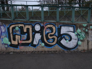 Graffiti Bombing - Photo by teaka