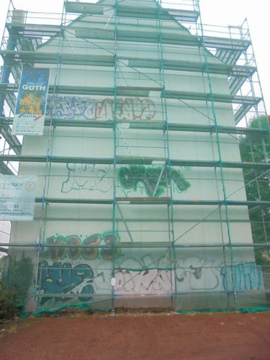 Graffiti Bombing - Photo by teaka - imc