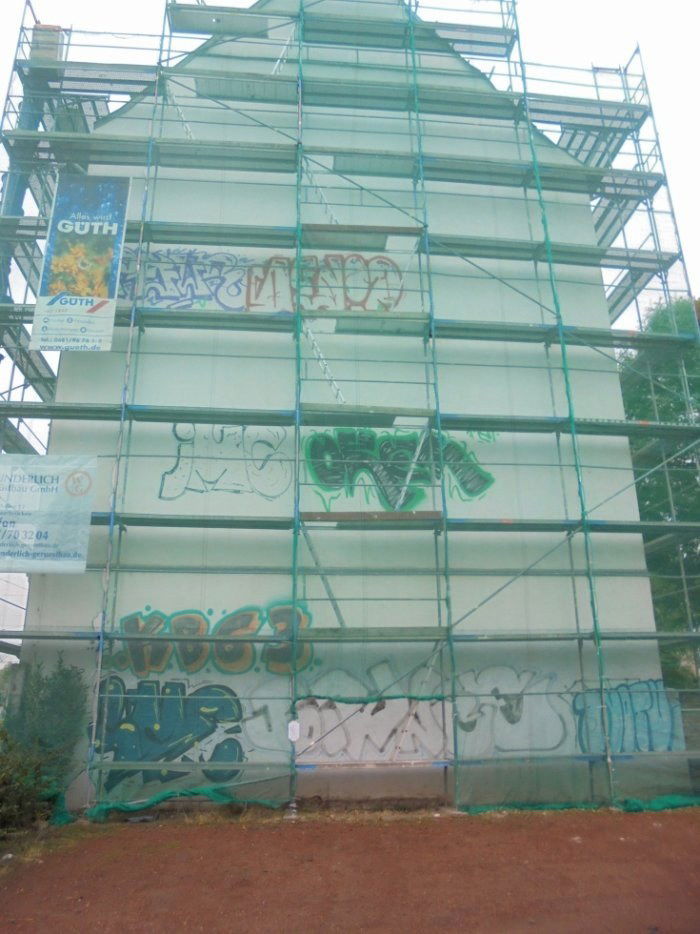 Graffiti Bombing - Photo by teaka - imc