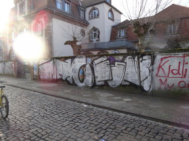 Graffiti Bombing - Photo by teaka