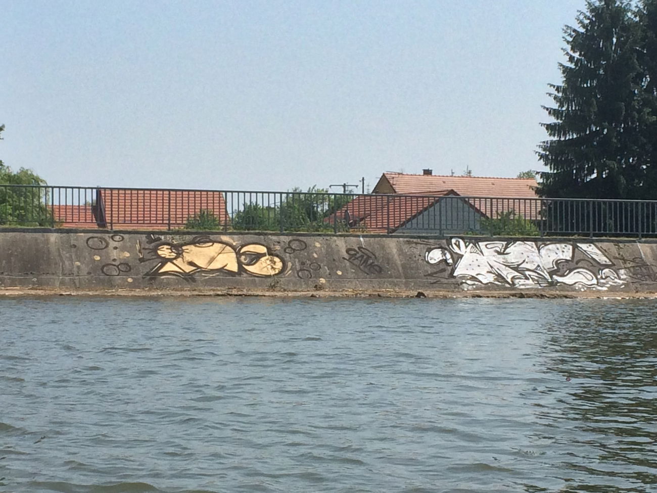 Graffiti Bombing - Photo by teaka - IMC