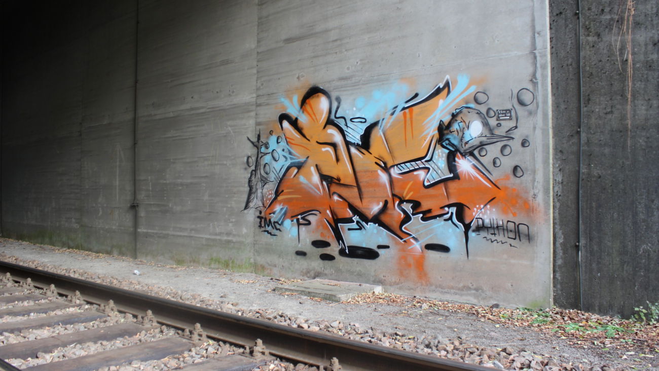 Graffiti Wall - Photo by teaka - imc
