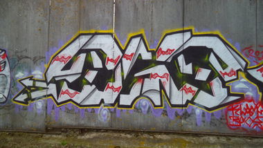 Graffiti Wall - Photo by tgs (1999)