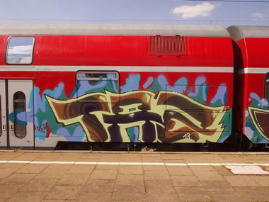 Graffiti Train - Photo by thegraffspotter - taz (2013)