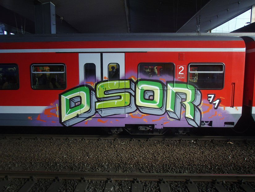 Graffiti Train - Photo by thegraffspotter - dsor, s6 (2013)
