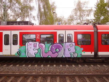 Graffiti Train - Photo by thegraffspotter - flop