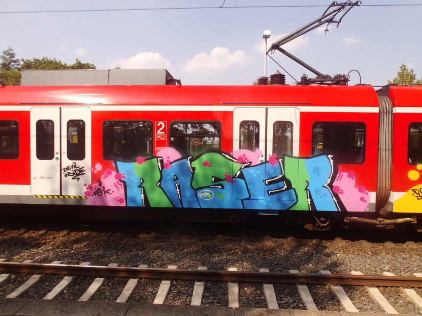 Graffiti Train - Photo by thegraffspotter - raser, rfa, bns