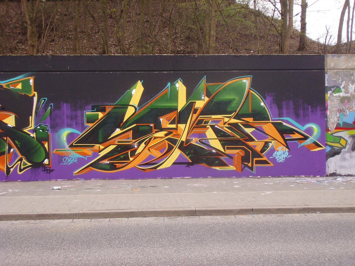 Graffiti Wall - Photo by thegraffspotter - semor