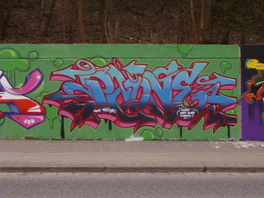 Graffiti Wall - Photo by thegraffspotter - neuss