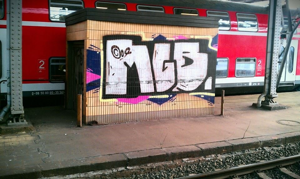 Graffiti Bombing - Photo by thegraffspotter - mgb