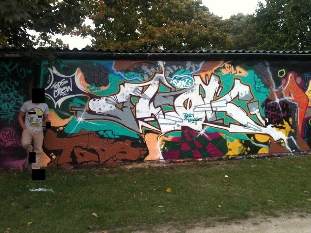 Graffiti Wall - Photo by thenature - clok, tods