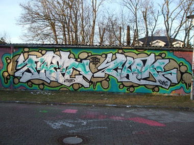 Graffiti Wall - Photo by thenature - FAET, VRA, CLOK