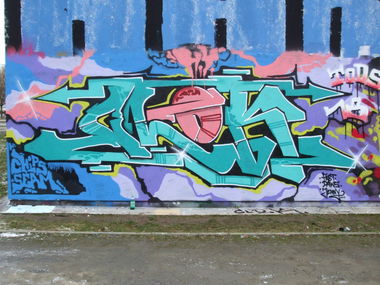 Graffiti Wall in Ortsamt West - Photo by thenature - CLOK, TODS