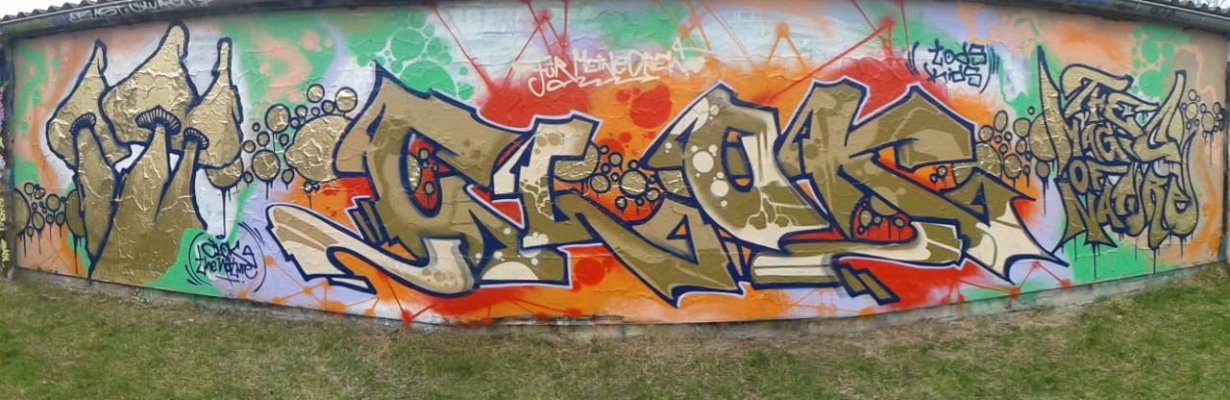 Graffiti Wall - Photo by thenature - CLOK, TODS