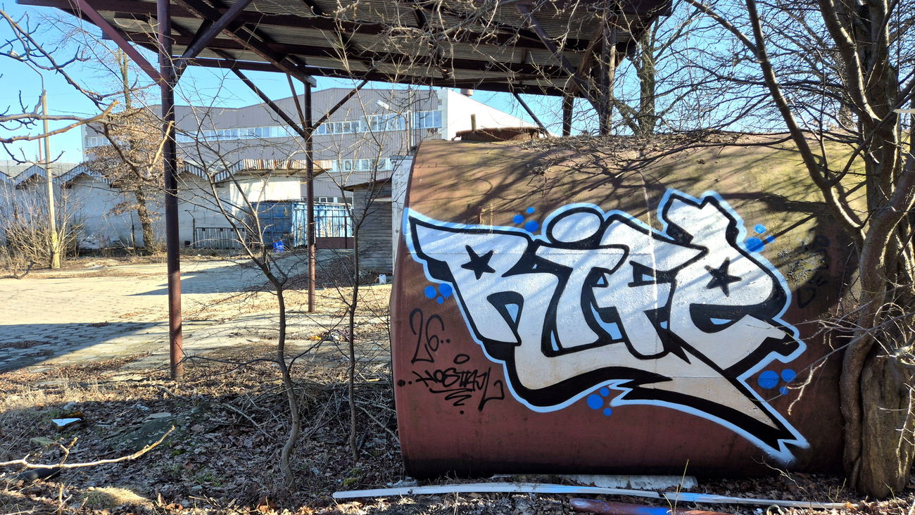 Graffiti Bombing - Photo by therife - burnerchrome (2026)