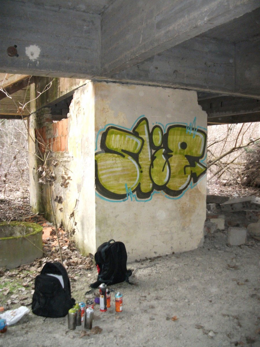 Graffiti Bombing - Photo by thirteen