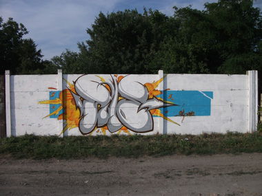 Graffiti Wall - Photo by thirteen