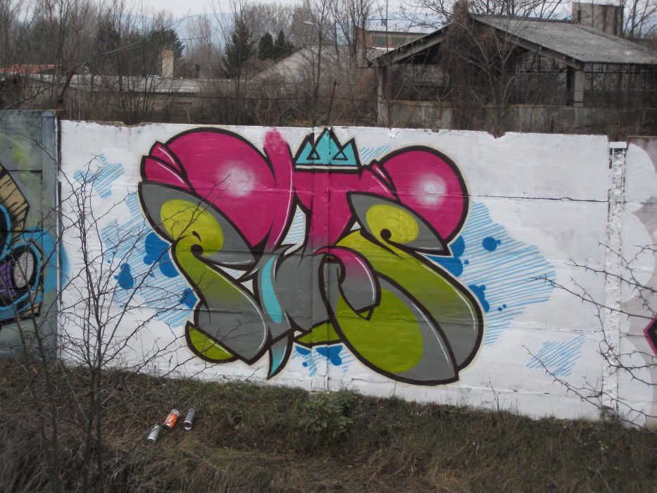 Graffiti Wall - Photo by thirteen