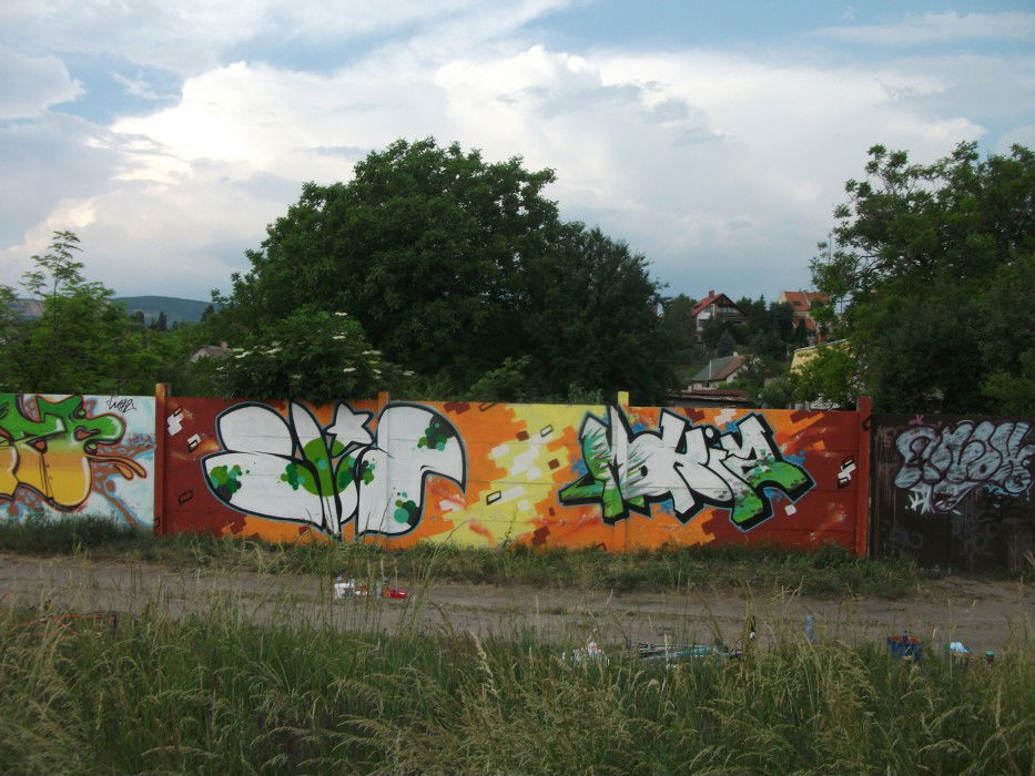Graffiti Wall - Photo by thirteen