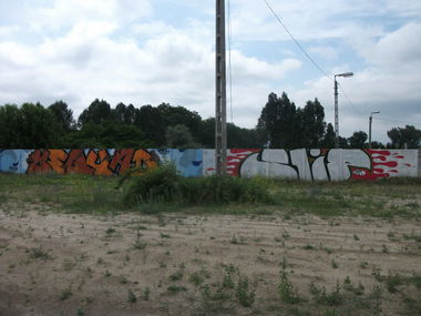 Graffiti Wall - Photo by thirteen