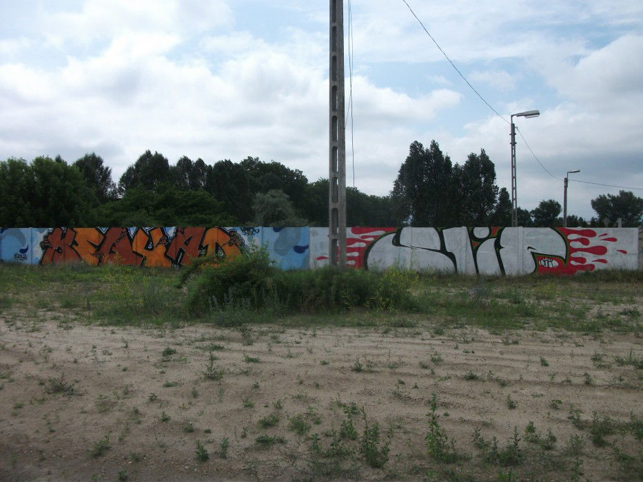 Graffiti Wall - Photo by thirteen
