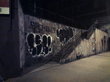 Graffiti Bombing - Photo by thule - r3k