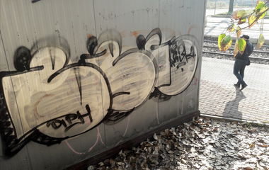 Graffiti Bombing - Photo by thule - throwup, streetlife, 420