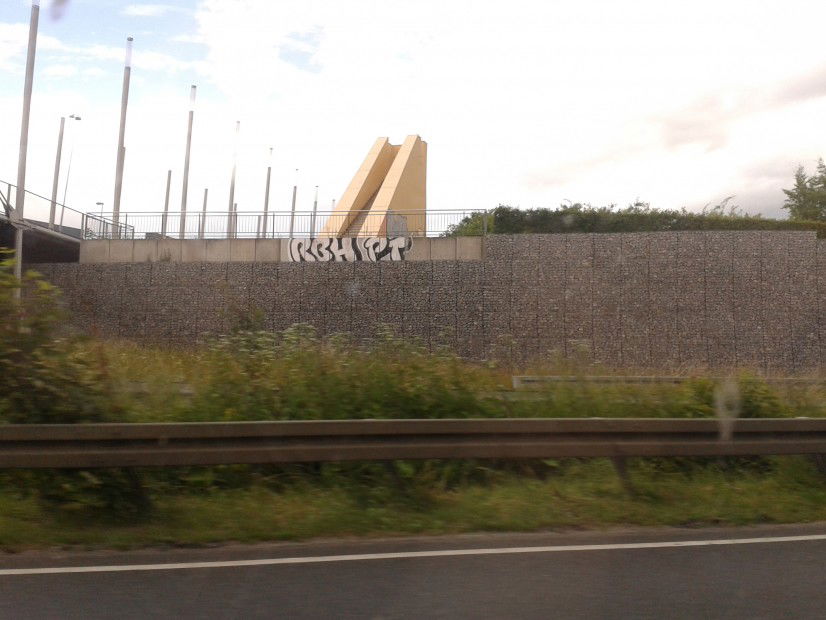 Graffiti Bombing - Photo by tobias1896 - rbh, pt