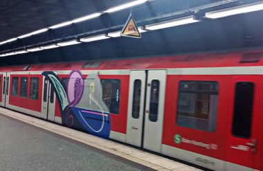 Graffiti Train in Hamburg - Photo by tom21083 - Moses