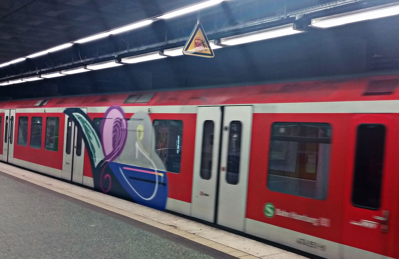 Graffiti Train in Hamburg - Photo by tom21083 - Moses